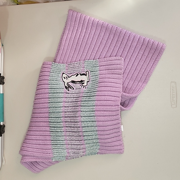 Guess x Selena Gomez Bunny 🐰 Hat and scarf bundle ✨️ Rare. - Picture 6 of 9